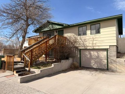 Photo of 212 Kinnikinnick Dr, Riverton, WY 82501 (MLS # 20256106)
