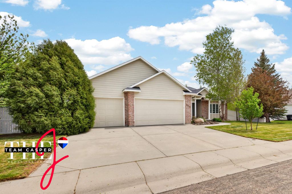 Photo of 1919 Miracle Dr, Casper, WY 82609 (MLS # 20262275)
