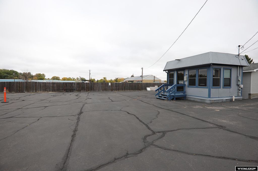 Photo of 1005 N Main Street, Buffalo, WY 82834 (MLS # 20255541)