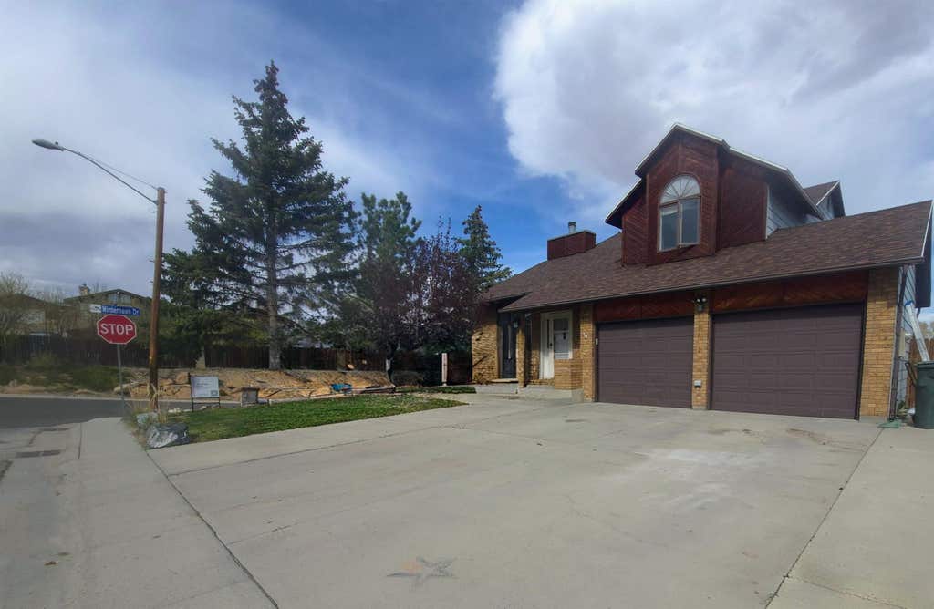Photo of 1717 Overland Drive, Rock Springs, WY 82901 (MLS # 20261736)