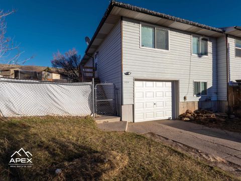 Photo of 428 Thayer Circle, Evanston, WY 82930 (MLS # 20261321)