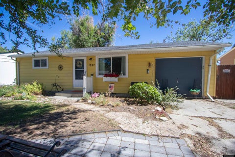 Photo of 1527 Fremont Avenue, Casper, WY 82604 (MLS # 20264527)