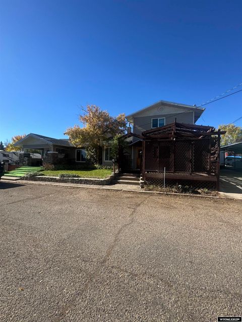 Photo of 819 Walton Avenue, Evanston, WY 82930 (MLS # 20255317)