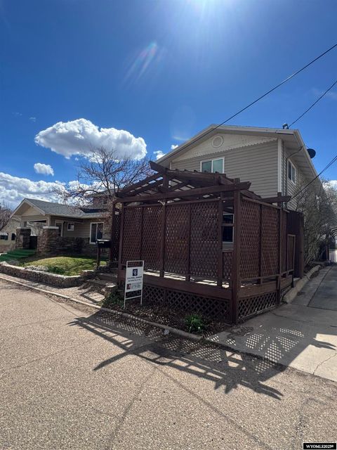 Photo of 819 Walton Avenue, Evanston, WY 82930 (MLS # 20255317)
