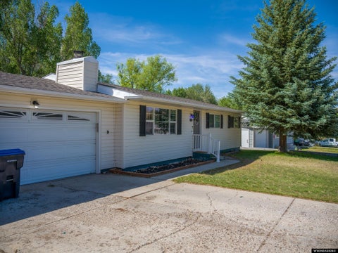 Photo of 615 Hackberry Street, Green River, WY 82935 (MLS # 20264978)