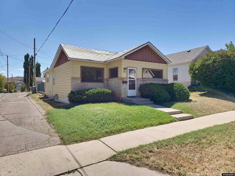 Photo of 525 8th St, Evanston, WY 82930 (MLS # 20254520)