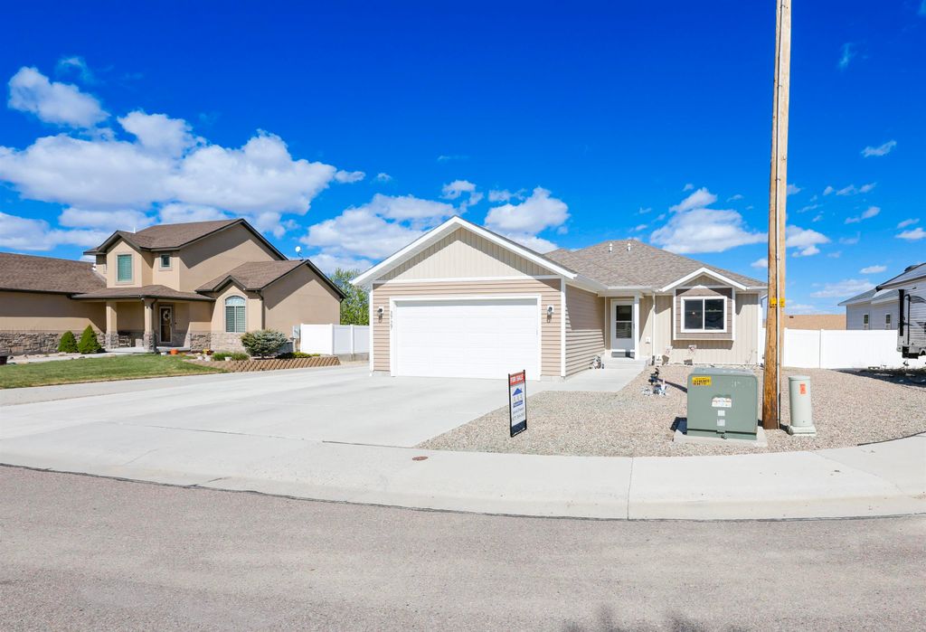 Photo of 3727 Goshawk Dr, Rock Springs, WY 82901 (MLS # 20262144)
