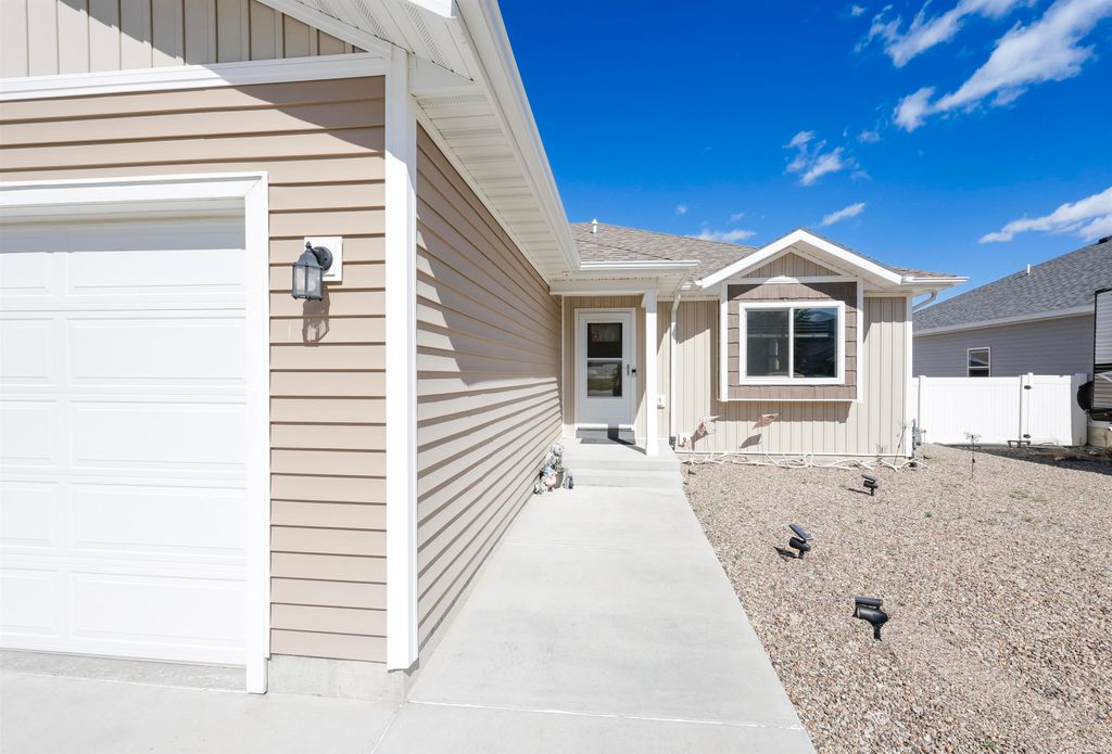 Photo of 3727 Goshawk Dr, Rock Springs, WY 82901 (MLS # 20262144)
