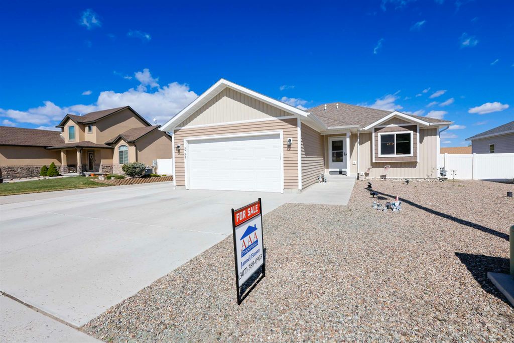 Photo of 3727 Goshawk Dr, Rock Springs, WY 82901 (MLS # 20262144)