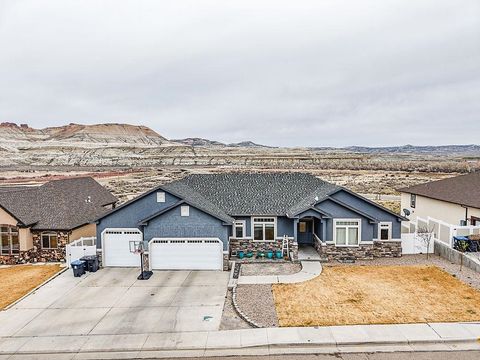 Photo of 2340 Alexandra Cir Cir, Green River, WY 82935 (MLS # 20261392)