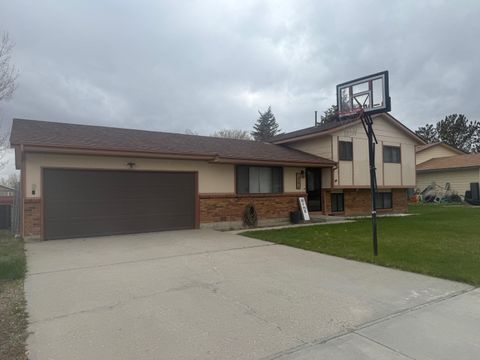 Photo of 1804 Dundee Dr, Rawlins, WY 82301 (MLS # 20262093)