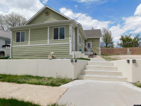 Photo of 913 W Cedar St, Rawlins, WY 82301 (MLS # 20265194)