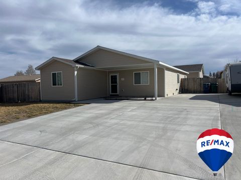 Photo of 1217 E Jackson Ave, Riverton, WY 82501 (MLS # 20261272)