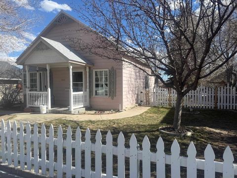 Photo of 314 W Maple Street, Rawlins, WY 82301 (MLS # 20261291)
