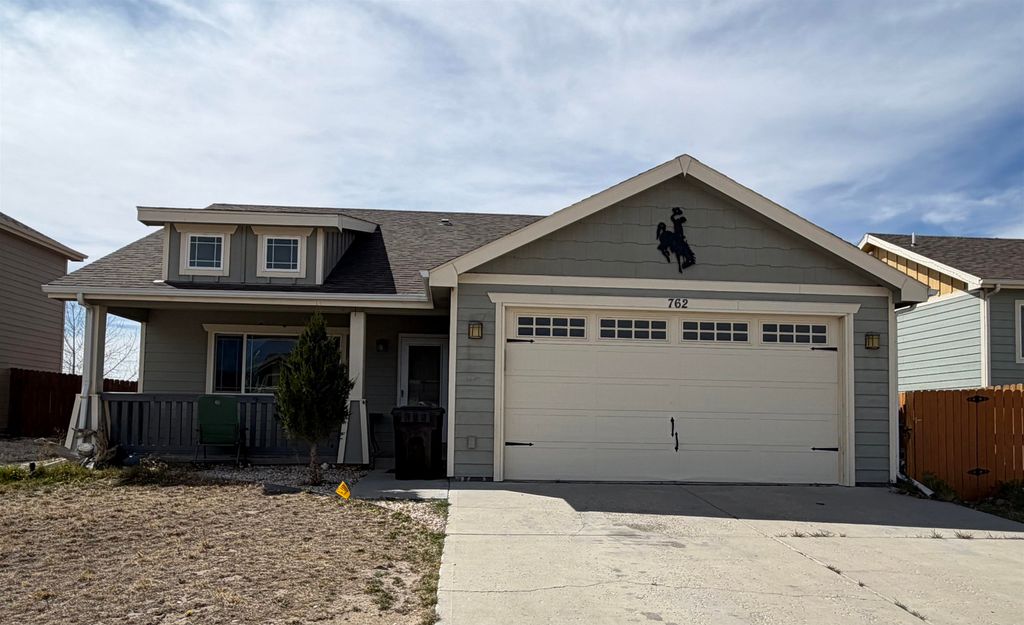 Photo of 762 Whipsaw Dr, Evansville, WY 82636 (MLS # 20262312)