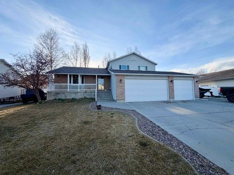 Photo of 1104 Sprucewood Drive, Rock Springs, WY 82901 (MLS # 20261343)