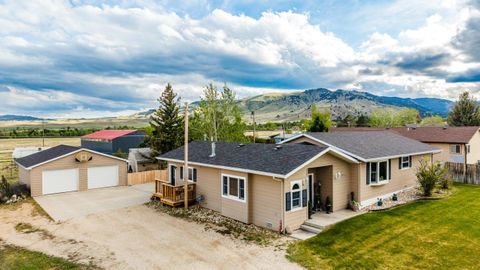 Photo of 2851 W 2nd Avenue, Buffalo, WY 82834 (MLS # 20262714)