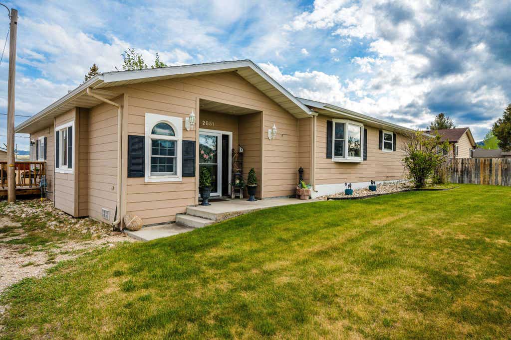 Photo of 2851 W 2nd Avenue, Buffalo, WY 82834 (MLS # 20262714)