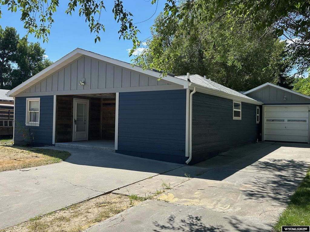 Photo of 732 N Carrington Avenue, Buffalo, WY 82834 (MLS # 20253500)