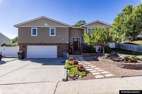 Photo of 1800 California Dr, Green River, WY 82935 (MLS # 20263323)