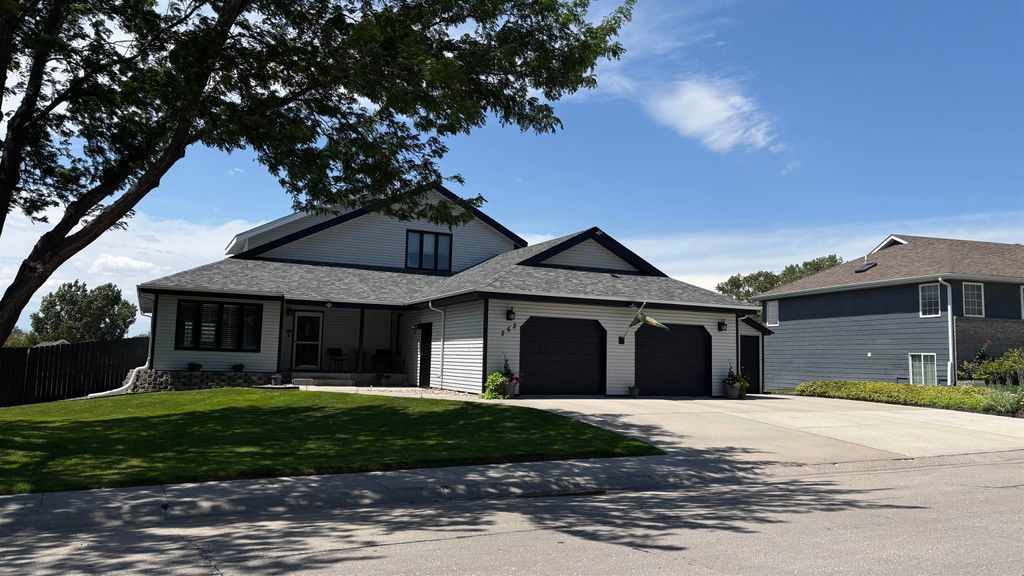 Photo of 262 Hillcrest Drive Dr, Torrington, WY 82240 (MLS # 20261986)