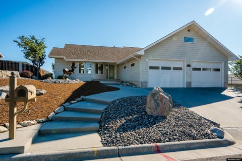 Photo of 917 Erie Dr, Buffalo, WY 82834 (MLS # 20264777)
