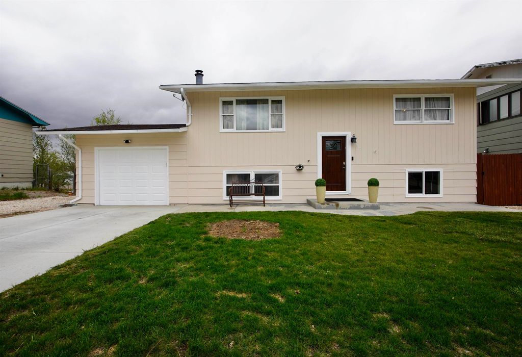 Photo of 540 S Forest Drive, Casper, WY 82609 (MLS # 20262128)