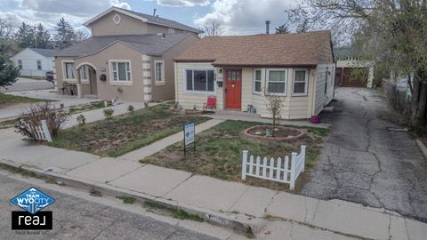 Photo of 1308 S Melrose St, Casper, WY 82601 (MLS # 20261712)