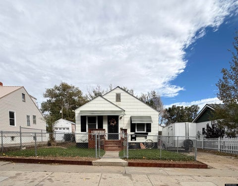 Photo of 605 12th Street, Rawlins, WY 82301 (MLS # 20265118)