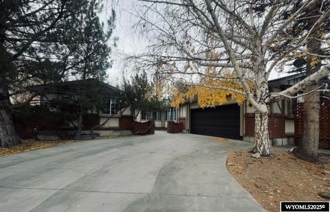 Photo of 180 Grandview Drive Dr, Green River, WY 82901 (MLS # 20255948)
