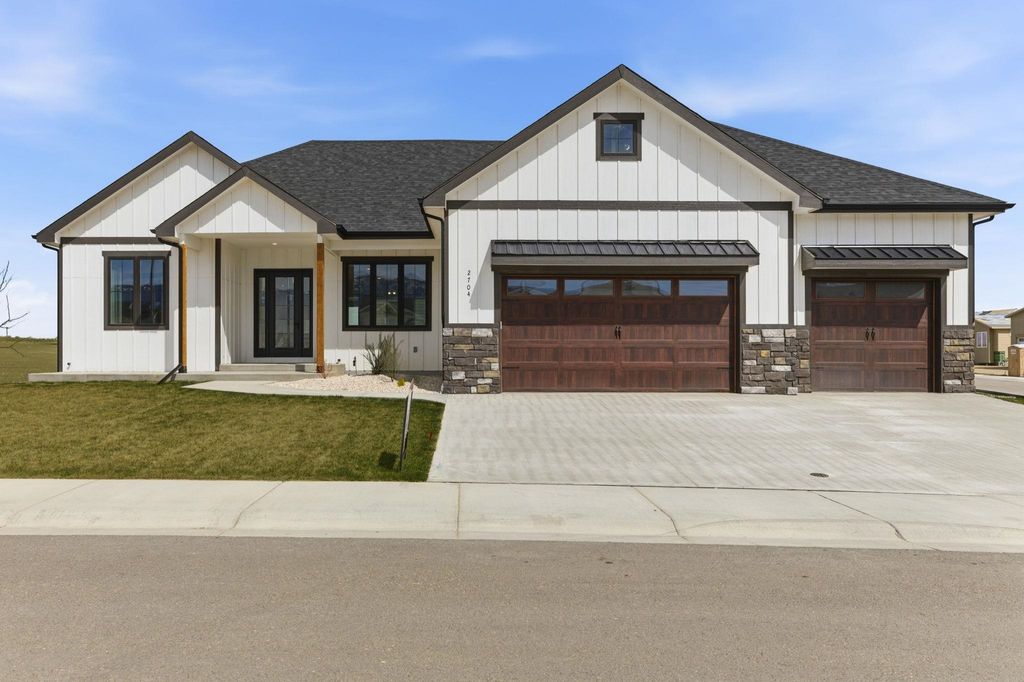 Photo of 2704 Berkshire Way, Casper, WY 82609 (MLS # 20261208)