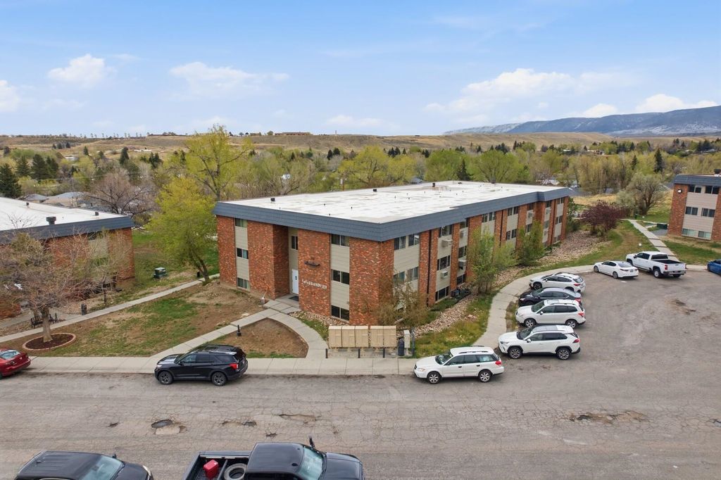Photo of 2401 Grandview Place, Casper, WY 82601 (MLS # 20262147)