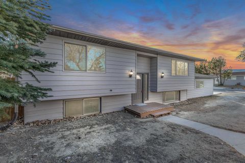 Photo of 1005 View St, Rock Springs, WY 82901 (MLS # 20260597)
