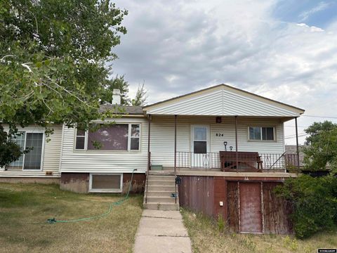 Photo of 824 9th Street St, Evanston, WY 82930 (MLS # 20254035)