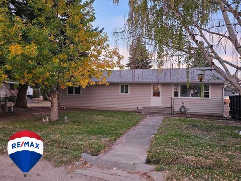 Photo of 712 W Park Avenue, Riverton, WY 82501 (MLS # 20262071)