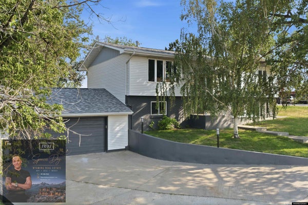 615 W FIR ST, GLENROCK, WY 82637 - Image 750d363fd293dccfbc36c4642a6fda9e/2952319092