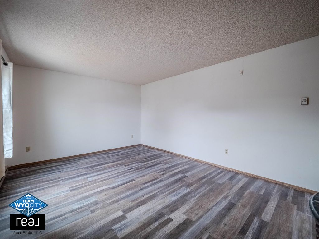 Photo of 2040 Beverly St, Casper, WY 82601 (MLS # 20260224)