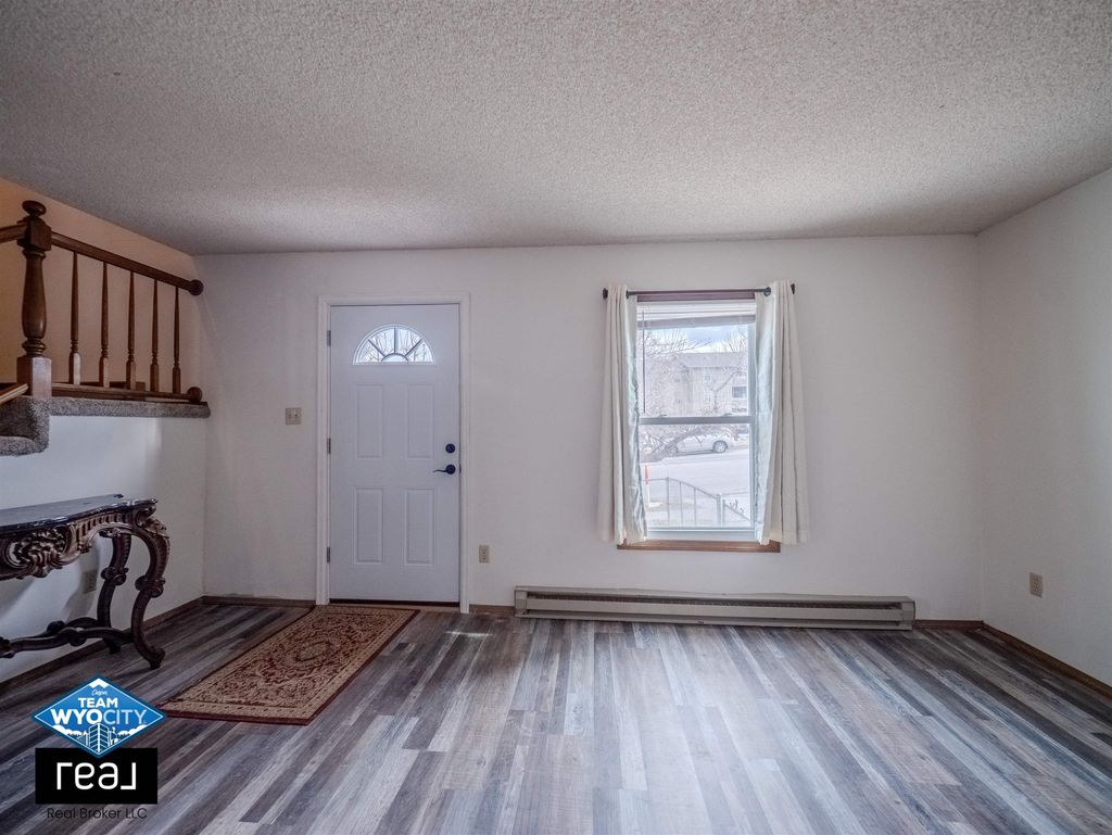 Photo of 2040 Beverly St, Casper, WY 82601 (MLS # 20260224)