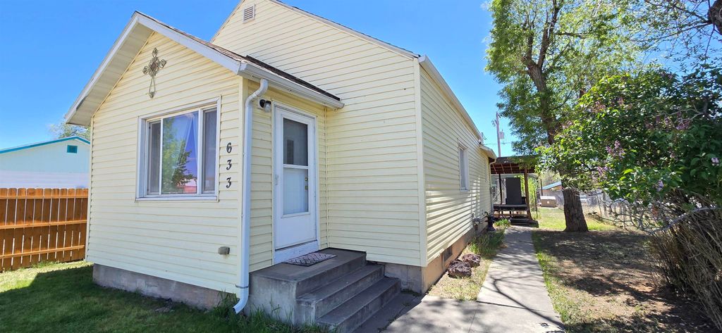 Photo of 633 Washakie ST, Thermopolis, WY 82443 (MLS # 20262184)