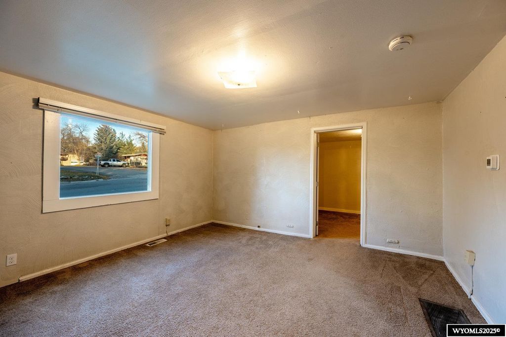 Photo of 847 N Desmet Avenue, Buffalo, WY 82834 (MLS # 20255884)