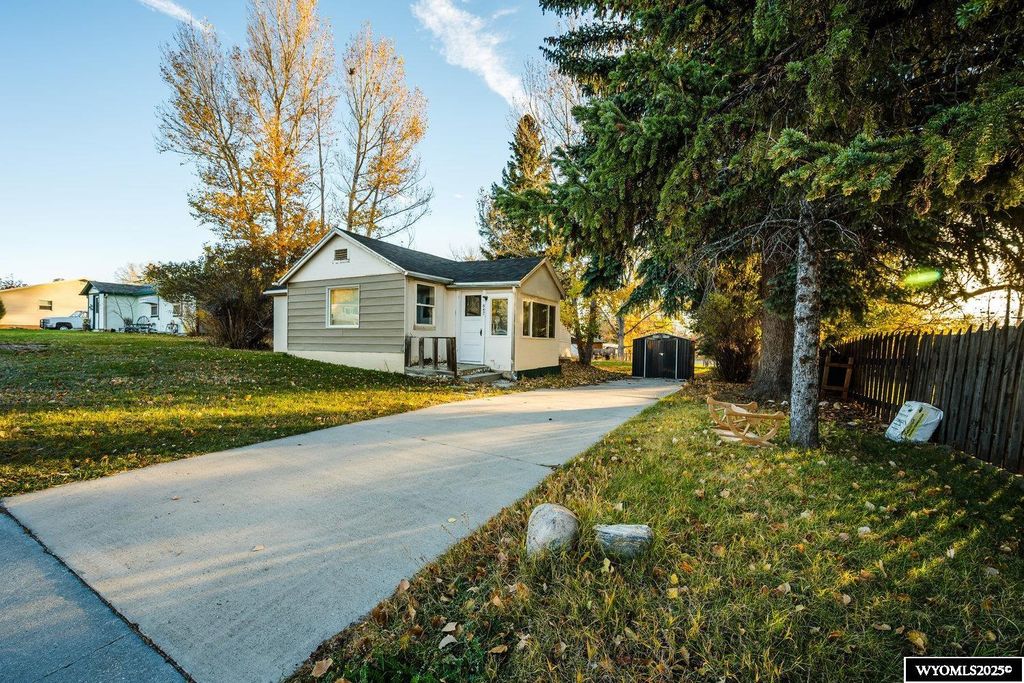 Photo of 847 N Desmet Avenue, Buffalo, WY 82834 (MLS # 20255884)