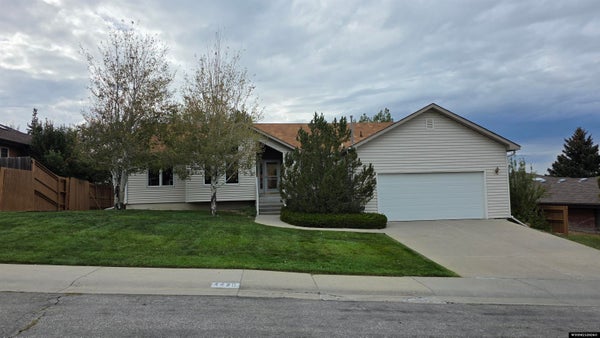 4420 S OAK ST, CASPER, WY 82601 - Image 829bfd6565bb6eb4e966f126a6ed57ee/3077658181
