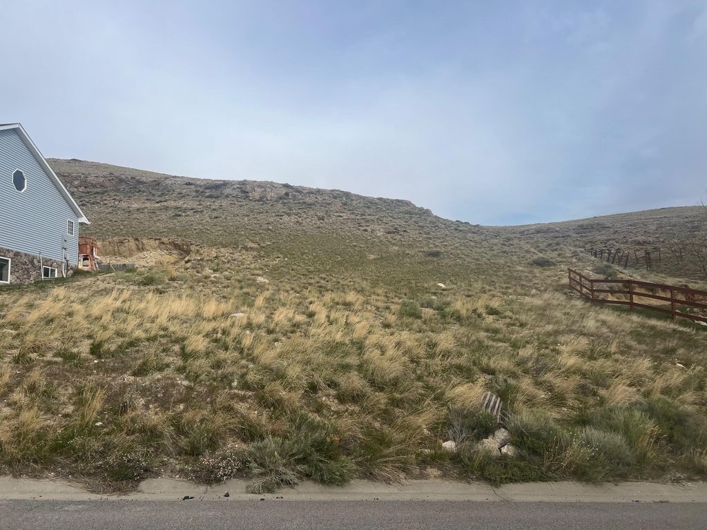 Photo of 713 Scarlet Dr, Rawlins, WY 82301 (MLS # 20262136)