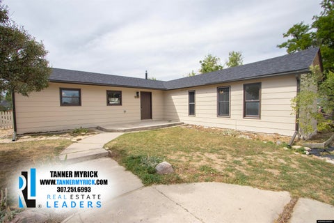 Photo of 926 S Washington Street, Casper, WY 82601 (MLS # 20264678)