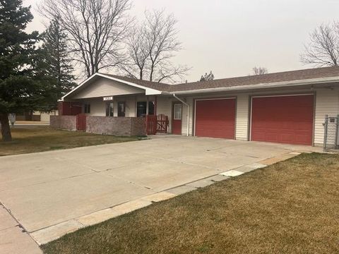Photo of 721 W 33RD Street, Scottsbluff, NE 69361 (MLS # 20261223)