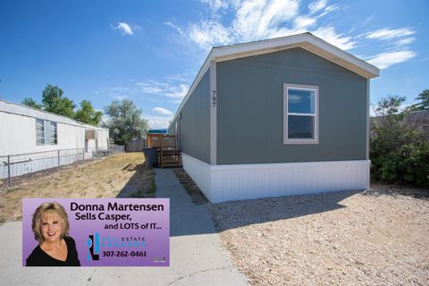 Photo of 979 5th ST, Evansville, WY 82636 (MLS # 20263180)