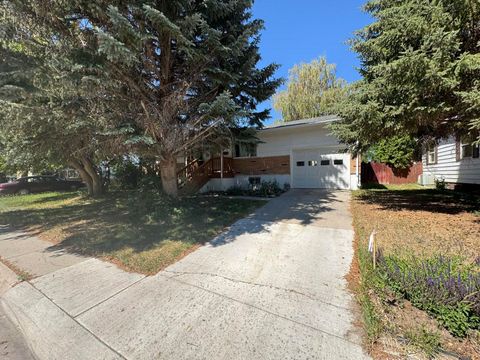 Photo of 910 Westview Drive, Riverton, WY 82501 (MLS # 20260993)