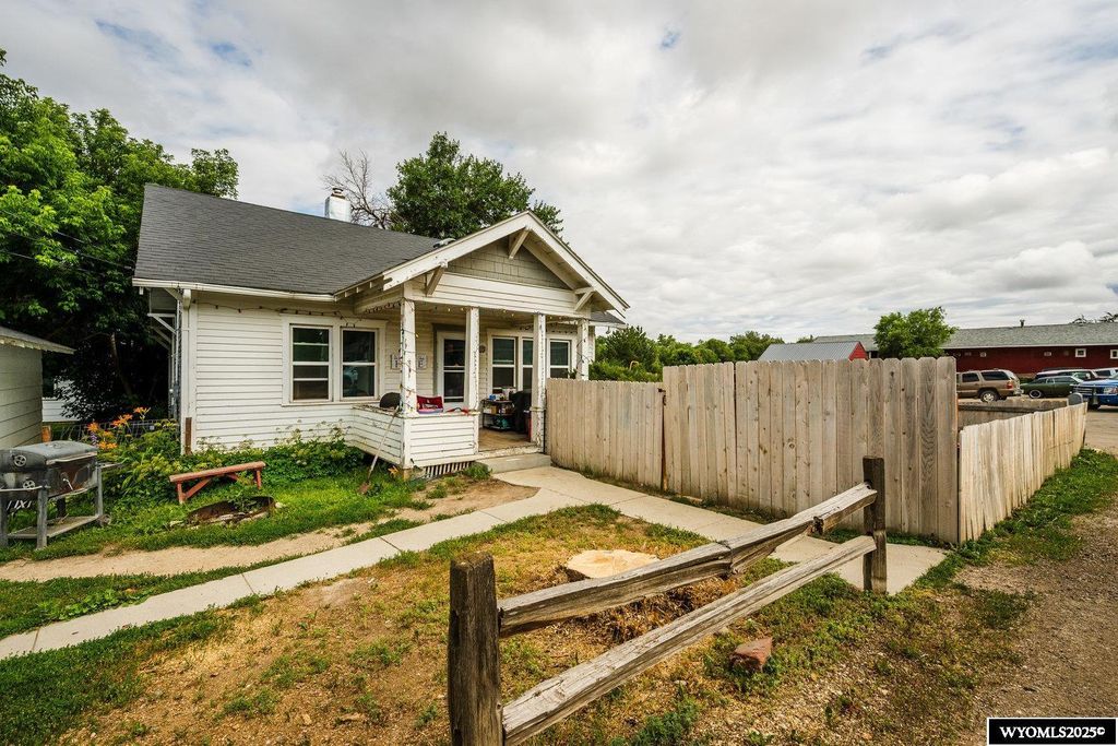 Photo of 332 N Lobban Avenue Ave, Buffalo, WY 82834 (MLS # 20254468)