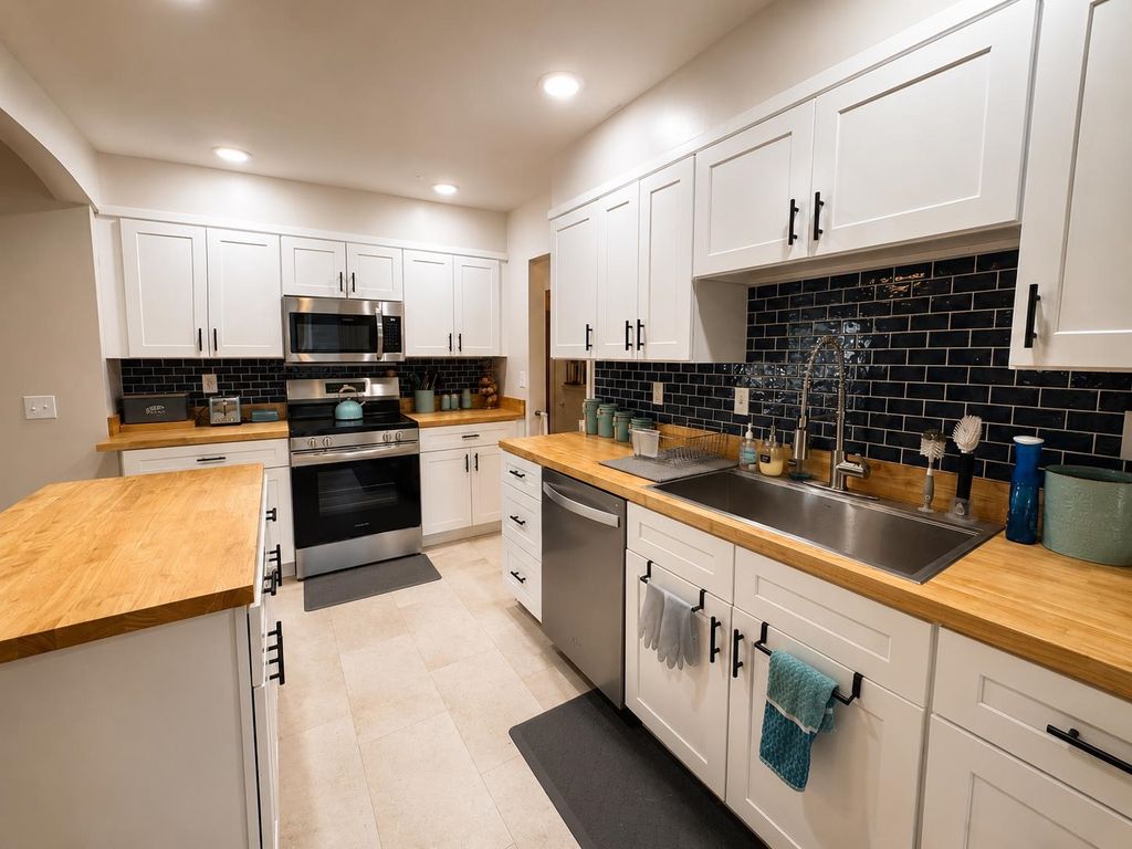 Photo of 810 S 5th Street, Basin, WY 82410 (MLS # 20262318)