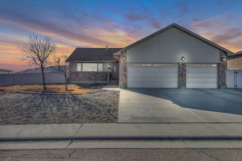 Photo of 19 Fairway Drive, Rock Springs, WY 82901 (MLS # 20256536)